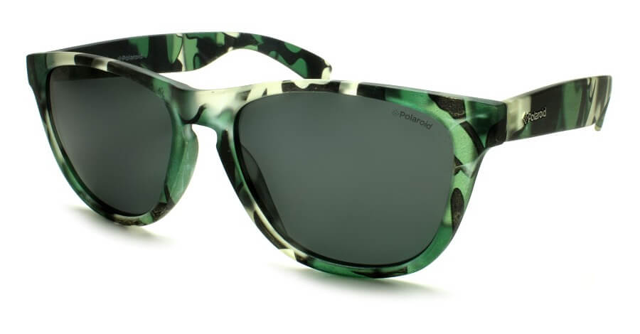 Polaroid P8443J sunčane naočare u Wayfarer retro stilu i zelenim maskirnim bojama.