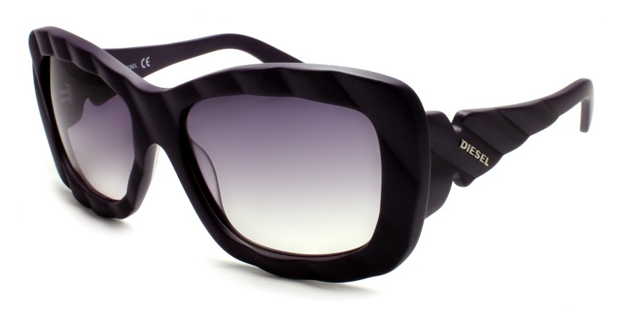 Ekstravagantne i moderne ženske DIESEL DL0006S 01B sunčane naočare sa plastičnim okvirom.