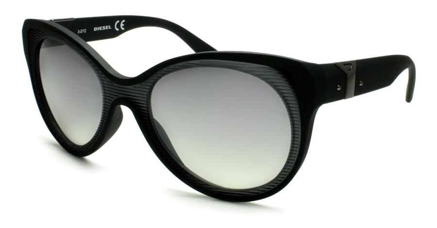 Ekstravagantne i moderne ženske DIESEL DL0032 5505C sunčane naočare sa plastičnim okvirom.
